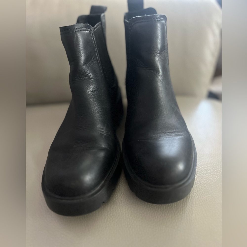 Markstrum UGG black booties - Picture 9 of 11